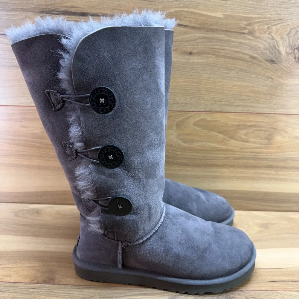 UGG Bailey Button Tall Boots Womens 7 Gray Suede Shearling Fur Lined Cozy